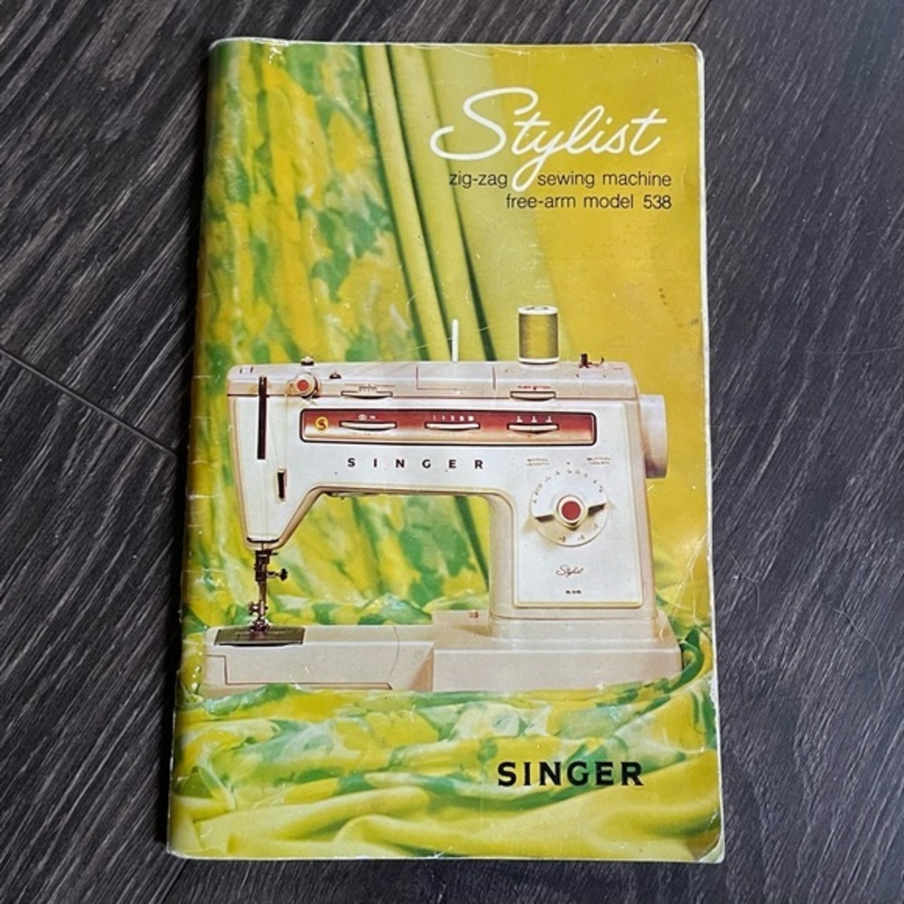 1976 Vintage Manual Singer Stylist Zig-Zag Sewing Machine Free Arm Model 538